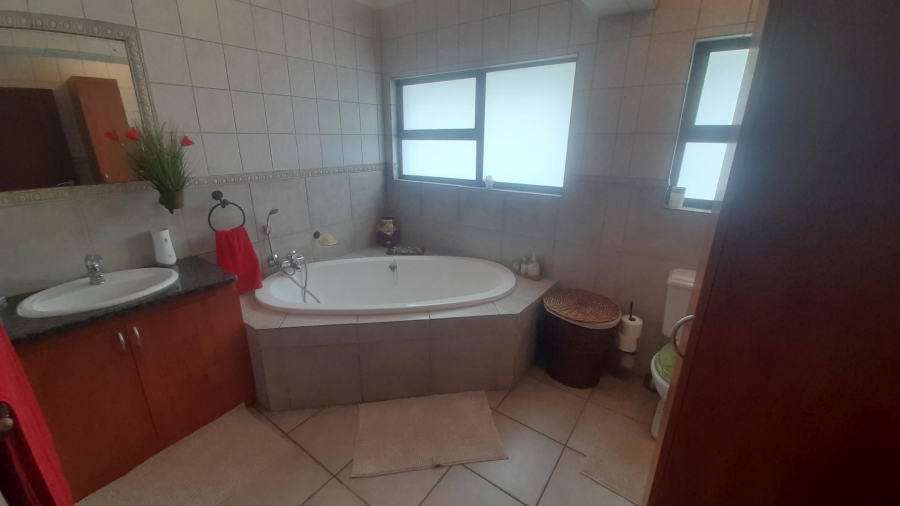 3 Bedroom Property for Sale in Kosmos North West